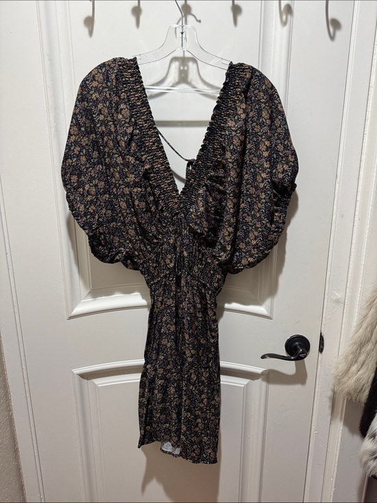 Stitch And Feather Dresses & Skirts - Floral V-Neck Smocked Mini Dress in Black and Brown